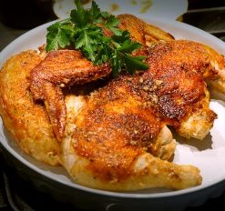 Мясо цыпленка считается деликатесом. Цыпленок на мангале сочетает очень приятный и нежный вкус