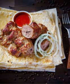 Люля-кебаб из телятины прекрасно дополнит любой стол и придется по вкусу даже заядлым гурманам.