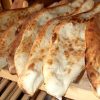 В качестве самого необходимого компонента для оперативной вкусной шашлычной трапезы можно по минимуму использовать лаваш грузинский